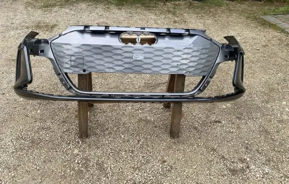 Audi e-tron Front bumper 4J3807541