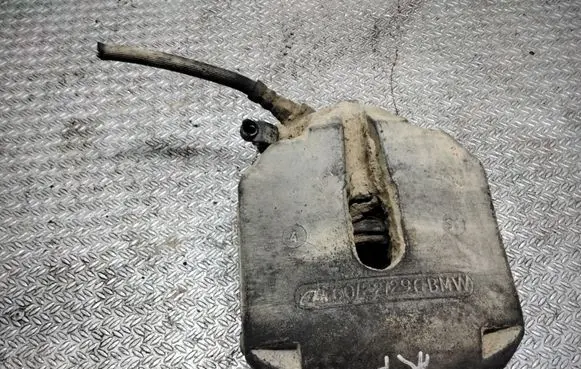 BMW 5 E39 Front brake caliper 6022296