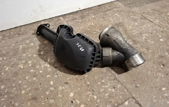 Intake resonator