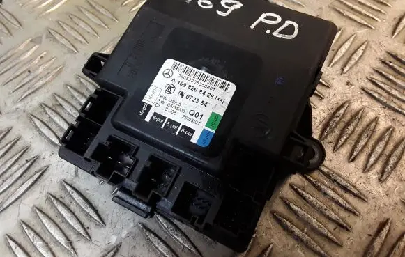 Mercedes-Benz A W169 Door control unit/module 1698208426 A1698208426