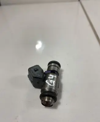 Volkswagen Golf IV Fuel injector 036031A
