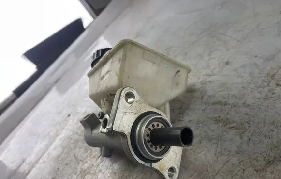 Master brake cylinder