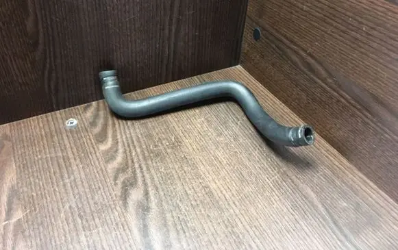 Iveco Daily 5th gen Coolant pipe/hose 504331494