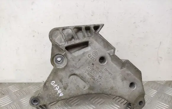 Skoda Superb B6 (3T) Engine mounting bracket 03L199207
