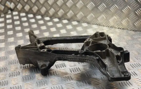 Mercedes-Benz C W204 Engine mounting bracket A6512011909