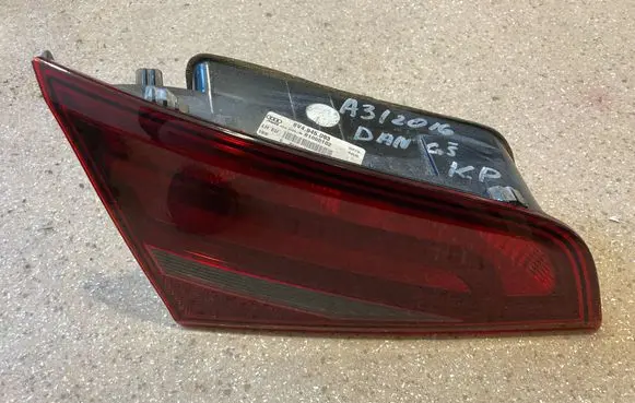 Audi A3 S3 8V Tailgate rear/tail lights 8V4945093