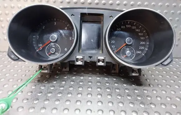 Audi A5 8T 8F Speedometer (instrument cluster) S26380789 8T0920932
