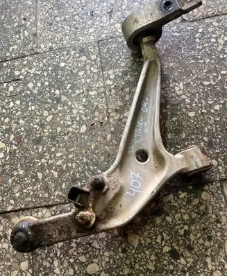 Nissan X-Trail T30 Front lower control arm/wishbone