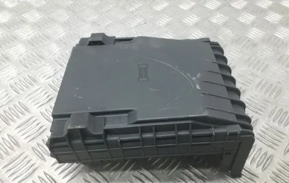 Volkswagen PASSAT B7 Fuse box set 1K0937132F 1K0937132G