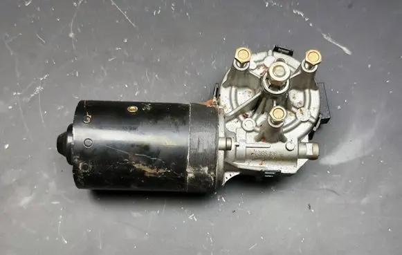 BMW 3 E36 Wiper motor 058980427 67638362155 0390241355