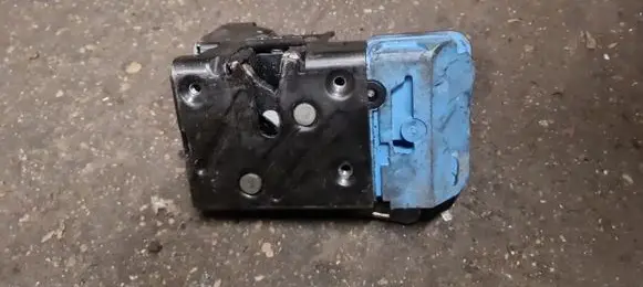 Volvo V70 Front door lock