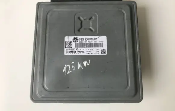Volkswagen Golf V Engine control unit/module 03G906018DL 5WP45560AD