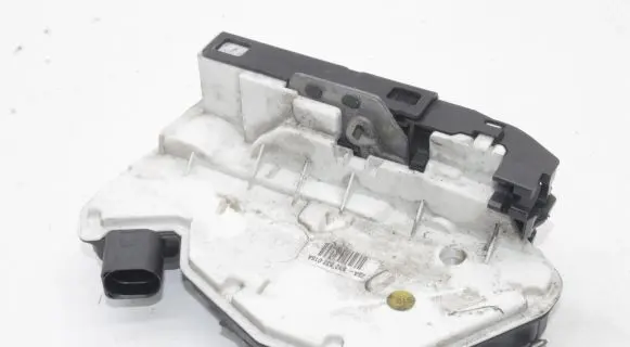 Volkswagen Scirocco Front door lock 5N2837015A
