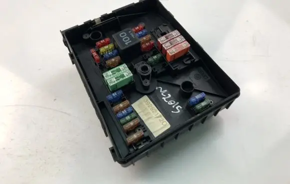 Volkswagen Golf V Fuse box set 1K0937125A