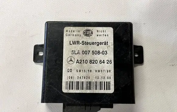 Mercedes-Benz E W210 Light module LCM A2108206426 5LA00750803