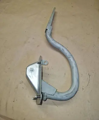 Tailgate/trunk/boot hinge