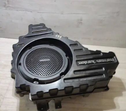 Jeep Grand Cherokee Subwoofer speaker 05035130AC 8950001901D