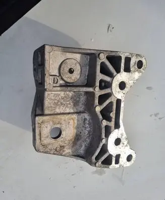 Land Rover Evoque I Engine mounting bracket 4714714