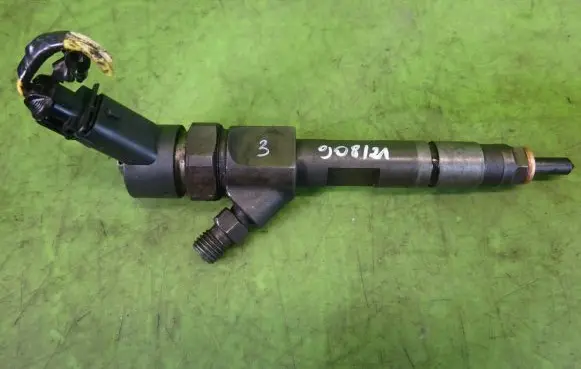 Nissan Primera Fuel injector 0445110110B