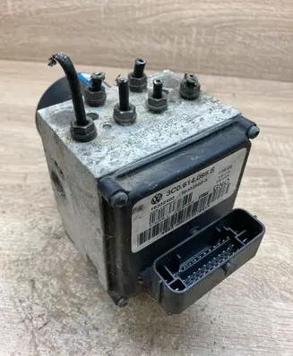Volkswagen PASSAT B6 ABS Pump 3C0614095S