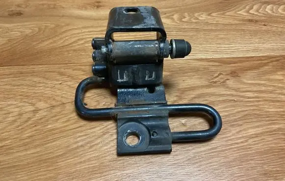 Volkswagen PASSAT B6 Front door lower hinge 3C8831412A