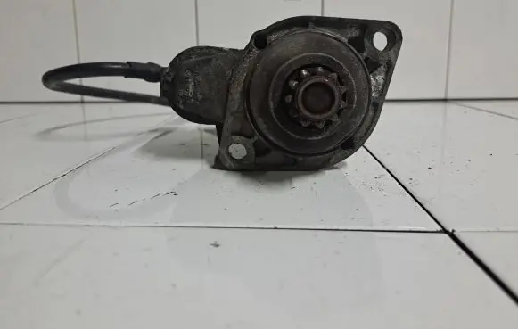 Volkswagen Golf IV Starter motor 02A911024B D7RS30