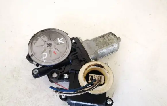 Toyota Verso Front door window regulator motor 698200f020