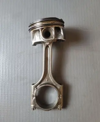 Volvo V90 Cross Country Piston with connecting rod 32249129