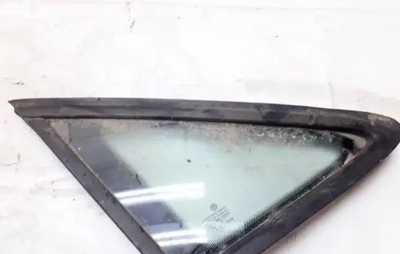 Volkswagen Touran I Front triangle window/glass 