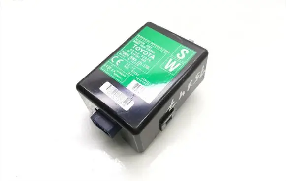 Toyota Avensis T270 Door control unit/module 89740-05030 61B381-000
