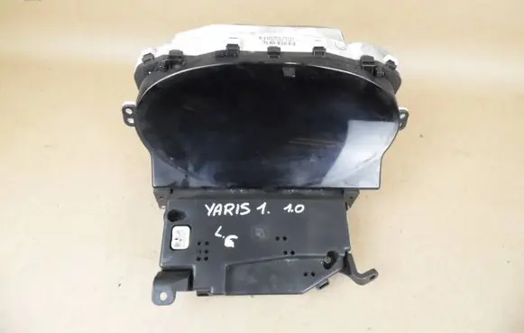 Toyota Yaris Speedometer (instrument cluster) 8380052120 4573000147