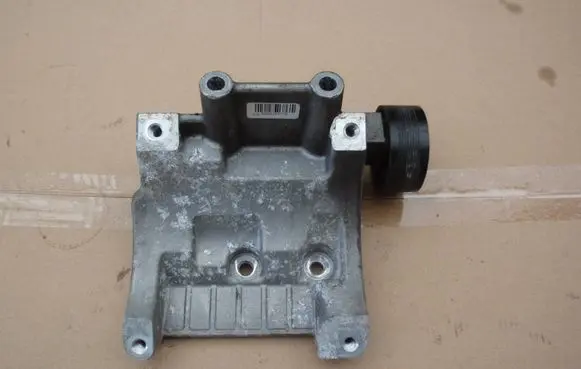 Iveco Daily 6th gen Generator/alternator bracket 5802107779