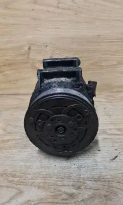 Volvo XC90 Air conditioning (A/C) compressor (pump) 8708581