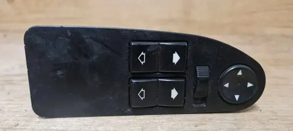 BMW 5 E39 Electric window control switch 8368967