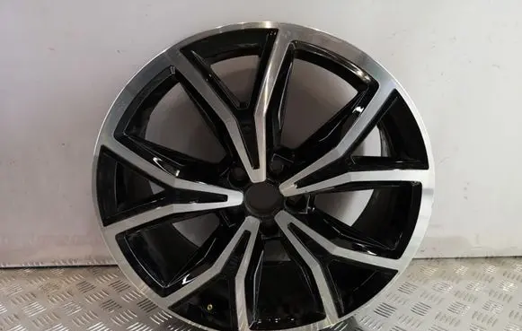 R18 alloy rim