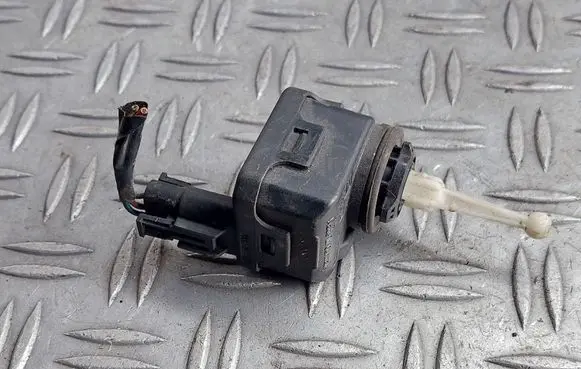 Volvo S40, V40 Headlight level adjustment motor 007878
