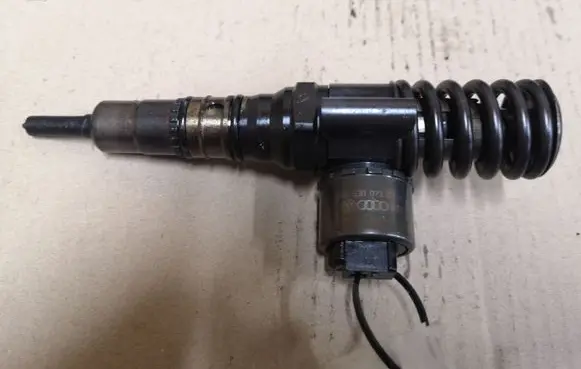 Audi A4 S4 B7 8E 8H Fuel injector 03G130073G