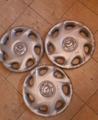 Mazda 626 R14 wheel hub/cap/trim 2454