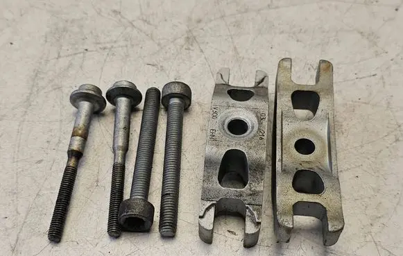 Skoda Octavia Mk2 (1Z) Fuel Injector clamp holder 03L216 V300