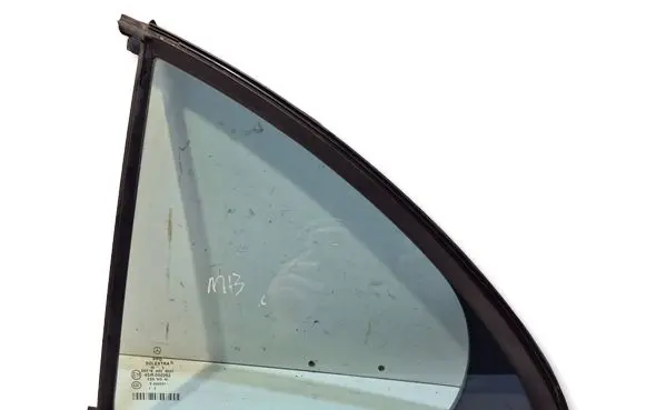 Mercedes-Benz E W211 Rear vent window glass 43R000262