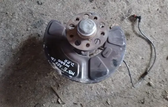 Mercedes-Benz E W212 Front wheel hub