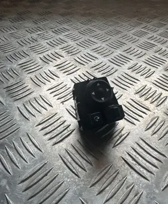 Wing mirror switch