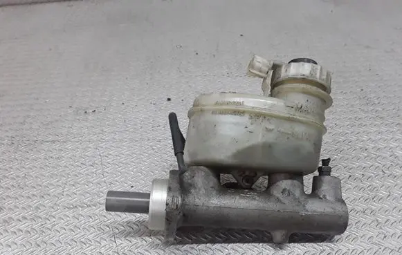 Toyota Avensis T220 Master brake cylinder 03350884201