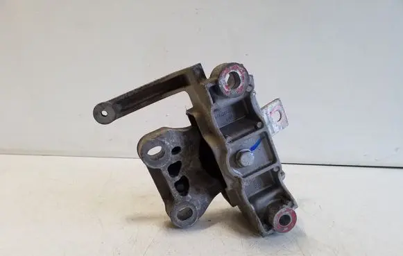 Engine mount bracket