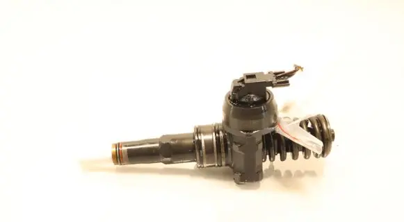 Volkswagen Golf V Fuel injector 0414720215