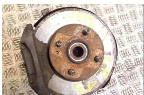 Mazda 323 Front wheel hub