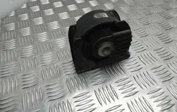 Toyota RAV 4 (XA30) Engine mount bracket VD12859