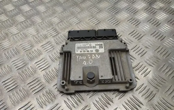 Volkswagen Touran I Engine control unit/module 03G906021HN 0281013617