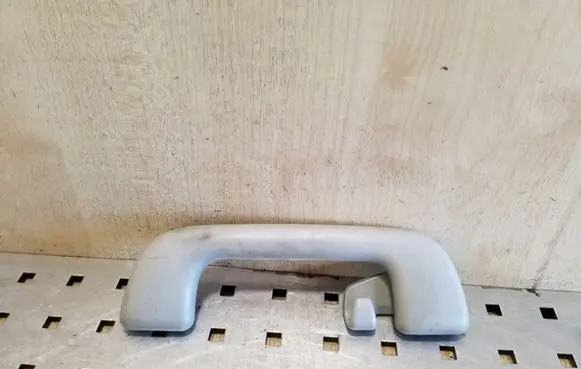 Toyota Avensis T270 Rear interior roof grab handle L1020373