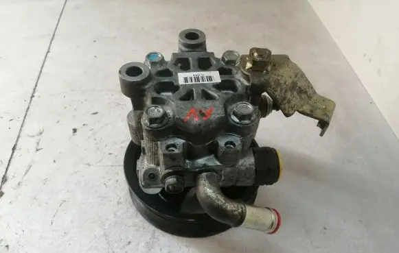 Toyota Avensis T250 Power steering pump 32100
